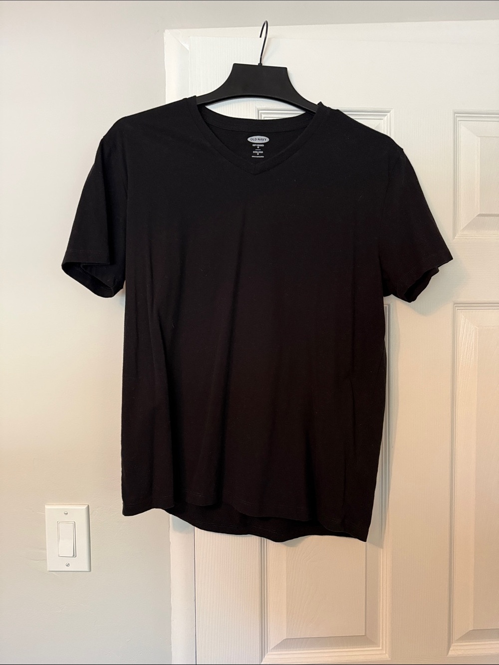 Old Navy Men’s Black V-Neck Short Sleeve Tee